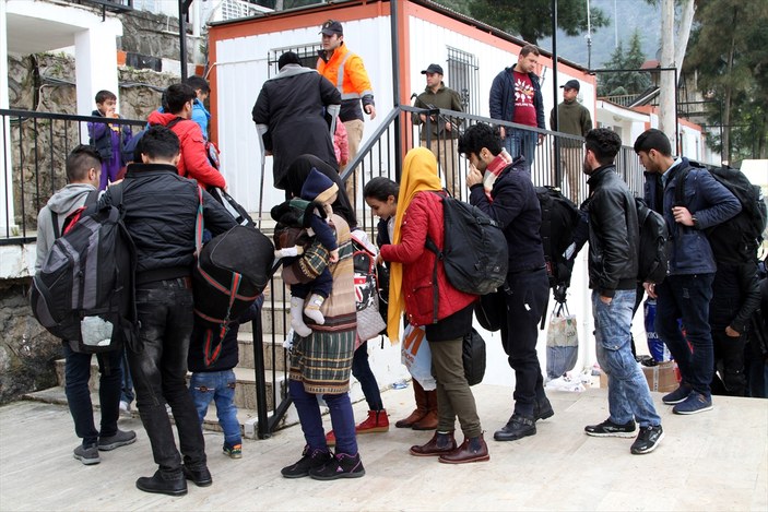 Muğla'da yatın içinde 60 sığınmacı yakalandı