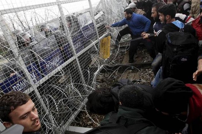 Yunanistan AB'den mülteci parası istiyor
