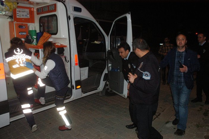 Adana'da polis aracıyla kamyonet çarpıştı: 3 yaralı