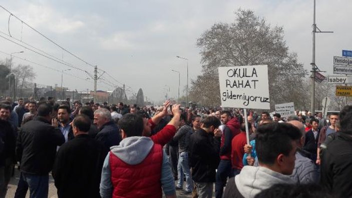Bursa’da uyuşturucuyu protesto eden mahalleli yolu kapadı