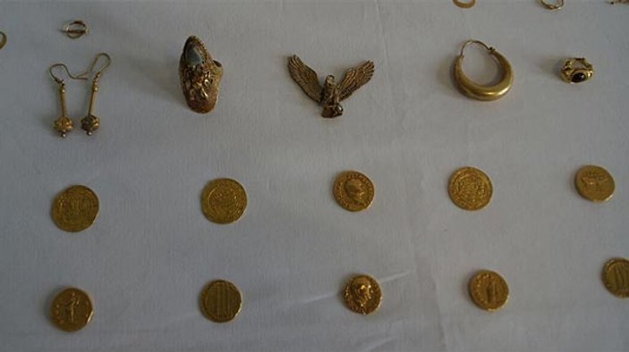 İstanbul'da polis altın sikkeleri satılmadan ele geçirdi