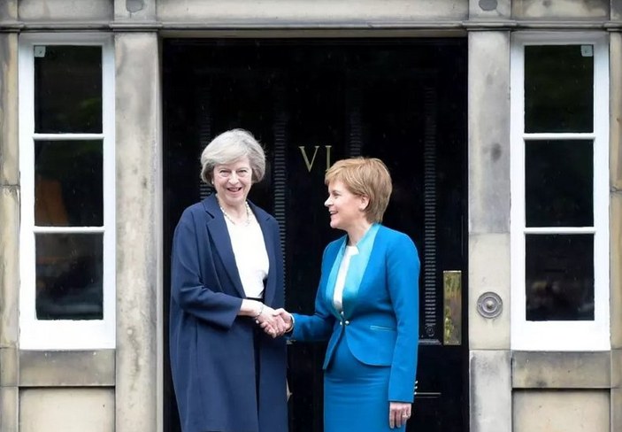 İngiltere Başbakanı May İskoçya'ya gidiyor