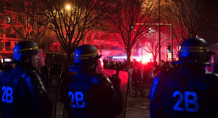 Paris'te polis şiddeti protestosunda olaylar