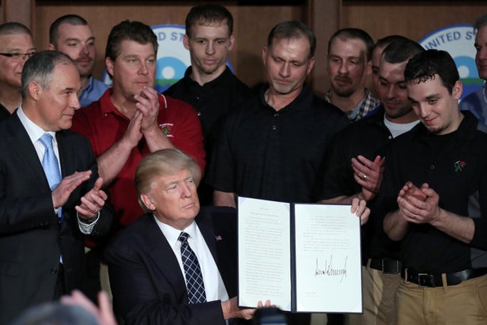 Trump çevresel regülasyonların iptalini imzaladı