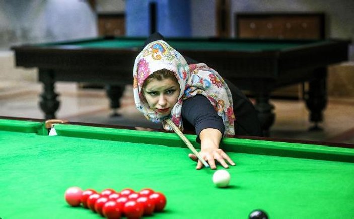 İran’dan kadın bilardo takımına kıyafet cezası