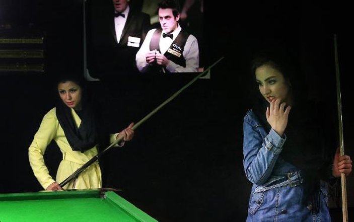 İran’dan kadın bilardo takımına kıyafet cezası