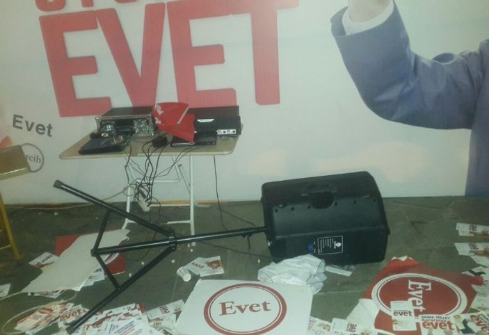 Beşiktaş'ta 'evet' çadırına saldırı