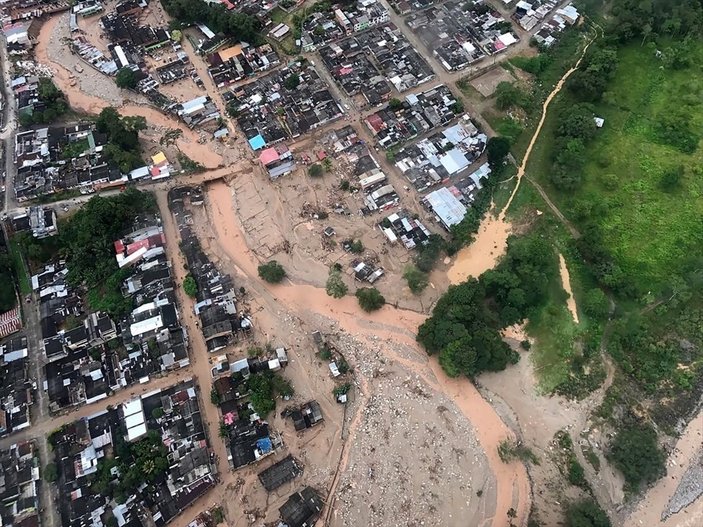 Kolombiya'da sel 200'den fazla kişinin canını aldı