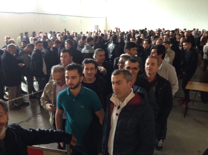 Fransa'da sandıklara yoğun ilgi