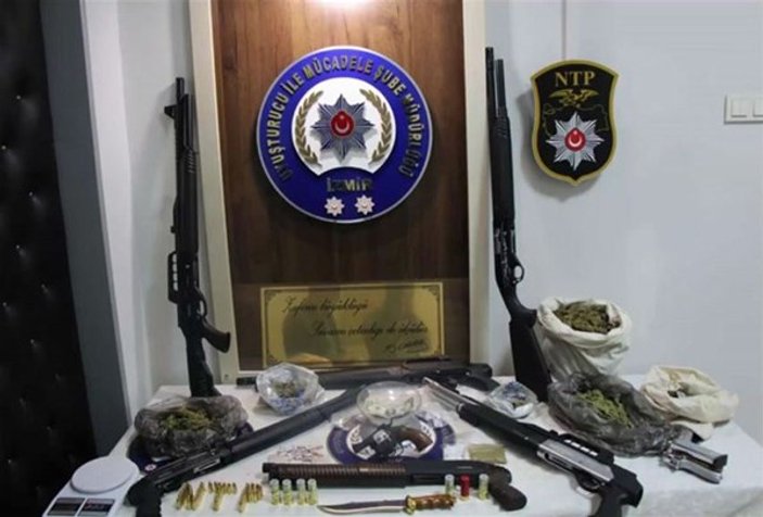 İzmir'de dev uyuşturucu operasyonu: Gözaltılar var