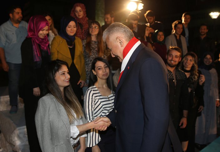 Başbakan Binali Yıldırım canlı yayında gençlerle buluştu