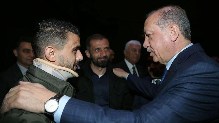 Erdoğan Hollanda polisinin köpekle saldırdığı Kurt'la görüştü