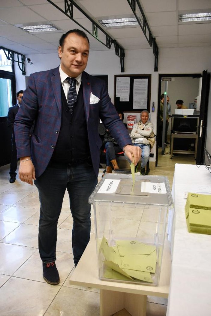 İtalya’da referandum için oy verme işlemi başladı