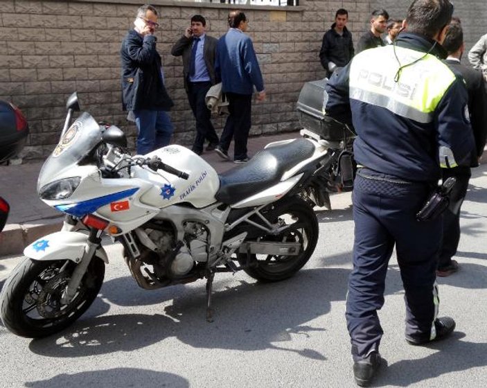Kayseri'de motosikletli trafik polisi kazada yaralandı