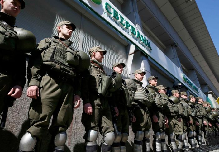 Kiev'deki Sberbank ofisi önünde eylem