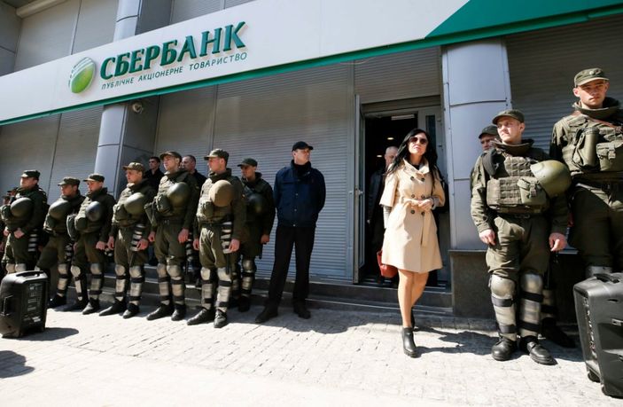 Kiev'deki Sberbank ofisi önünde eylem