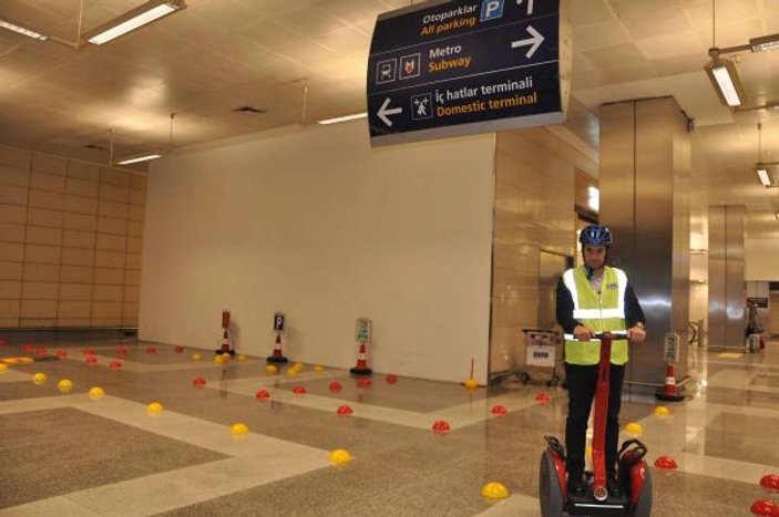Havalimanındaki elektrikli araçlar da ehliyetle sürülecek