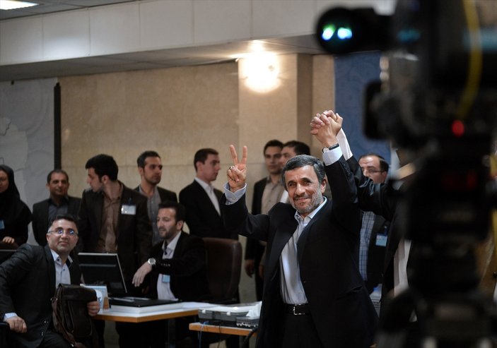 İran'da Ahmedinejad adaylığını koydu