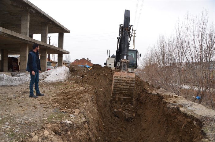 Yüksekova'da içme suyu hattı yenileniyor