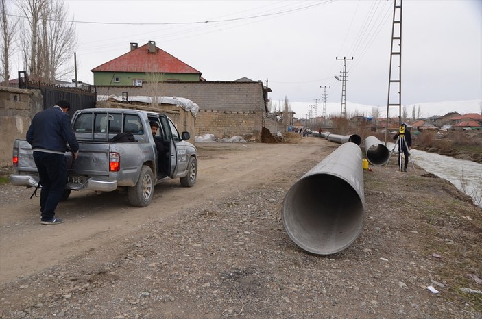 Yüksekova'da içme suyu hattı yenileniyor
