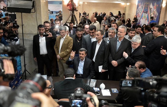 İran'da Ahmedinejad karşıtı kampanya başladı