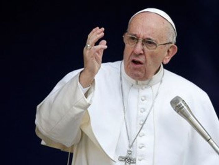 Papa: Dünya, silah tüccarlarına diz çöktü