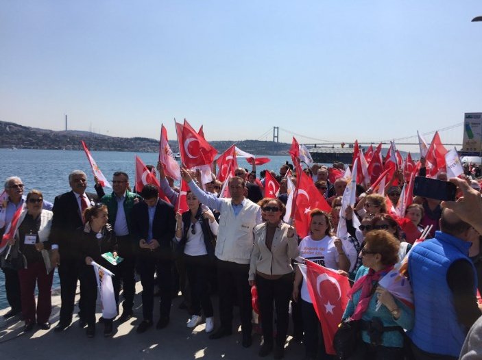 İstanbul Boğazı'nda hayır zinciri