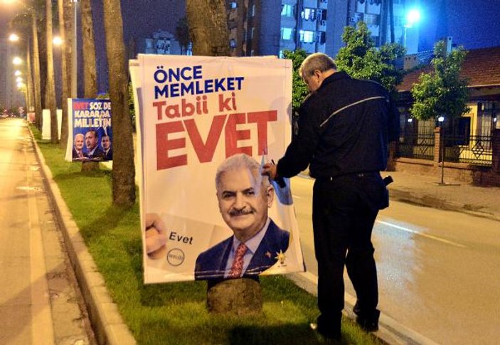 Adana'da referandum pankartlarına saldırı