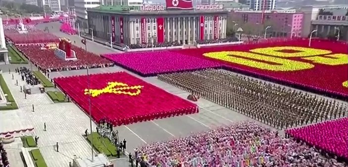 Kuzey Kore'de dev 'Güneş Günü' töreni