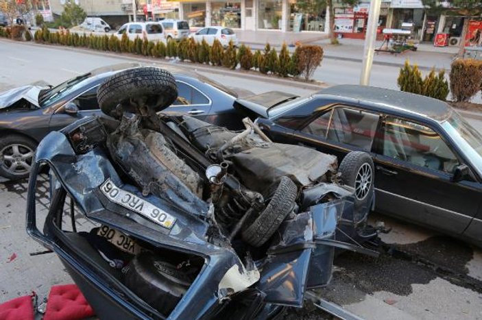 Ankara'da aşırı hız kazasında ortalık savaş alanına döndü