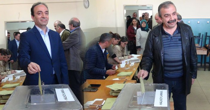 HDP'li vekiller oylarını kullandı
