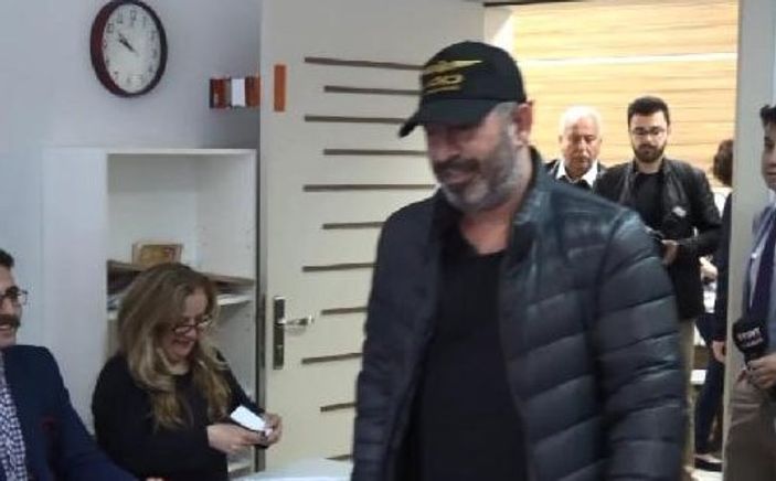 Cem Yılmaz oyunu kullandı