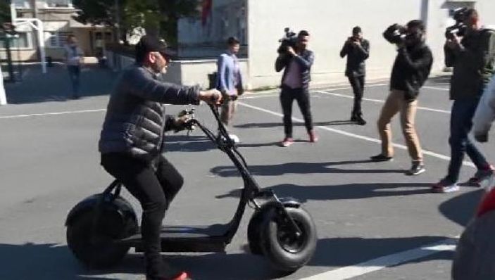 Cem Yılmaz oyunu kullandı