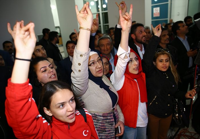 MHP'liler referandum sonuçlarını kutladı