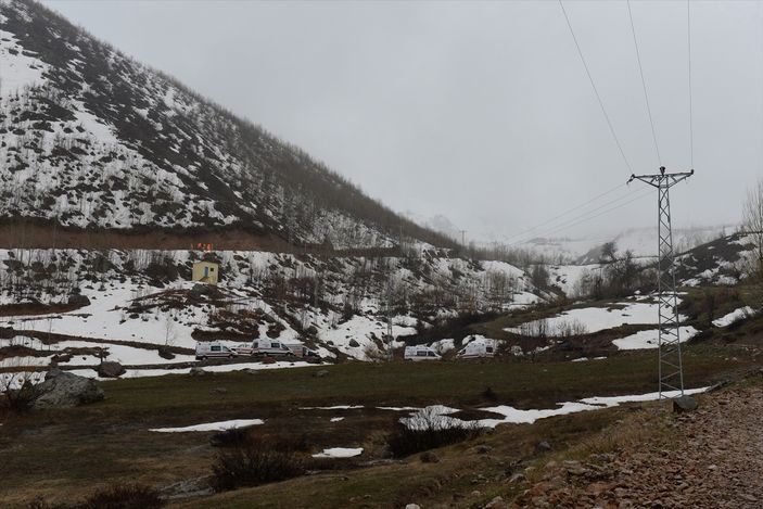 Tunceli'de düşen helikopterin enkazına ulaşıldı