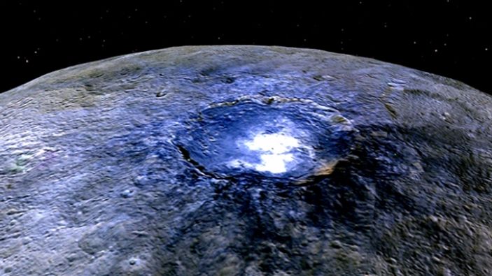 Cüce gezegende buz keşfedildi