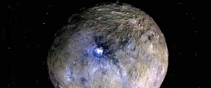 Cüce gezegende buz keşfedildi