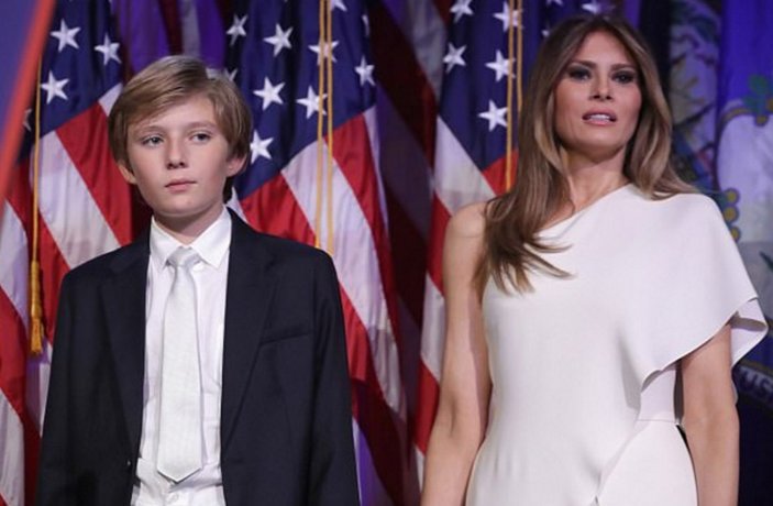 Melania Trump ve oğlu yazın Beyaz Saray'a taşınacak