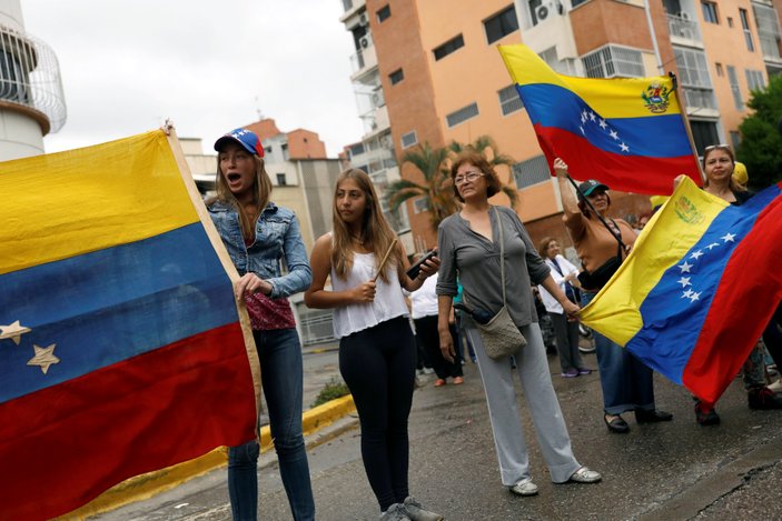 Venezuela Devlet Başkanı: ABD darbe kalkışması ilan etti