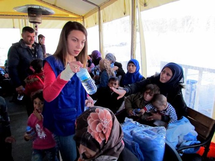 Çeşme açıklarındaki kaçak botunda 68 Suriyeli yakalandı