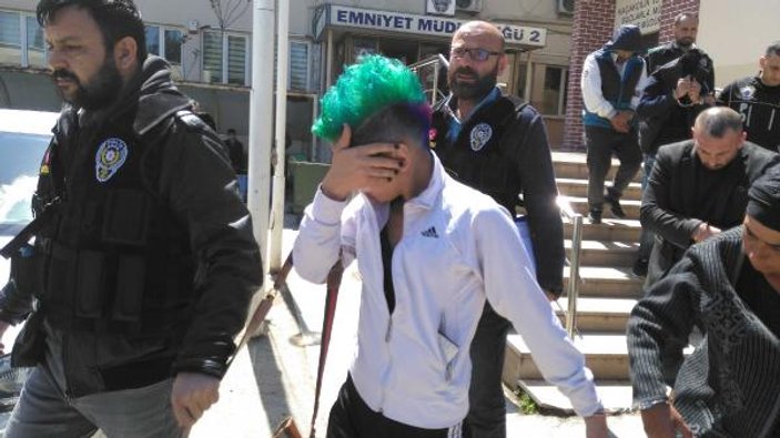 Bursa'da yeşil saçlı kıza uyuşturucu gözaltısı