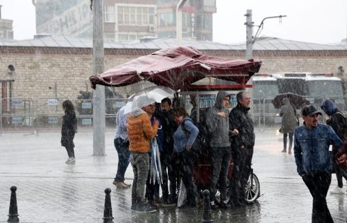 İstanbul'da sağanak yağış başladı