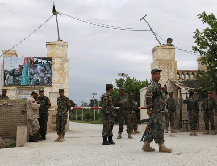Taliban'dan Afganistan'da askeri kampa saldırı