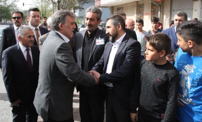 Abdullah Gül şehit ailesini ziyaret etti