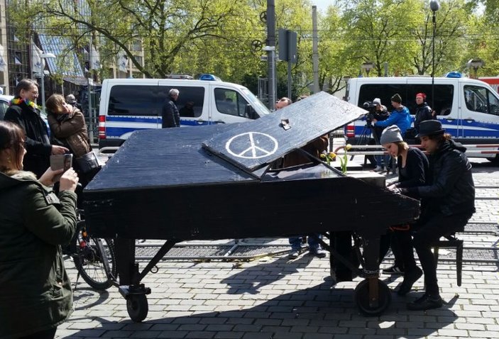 Gezi'nin piyanisti Almanya'da eyleme katıldı