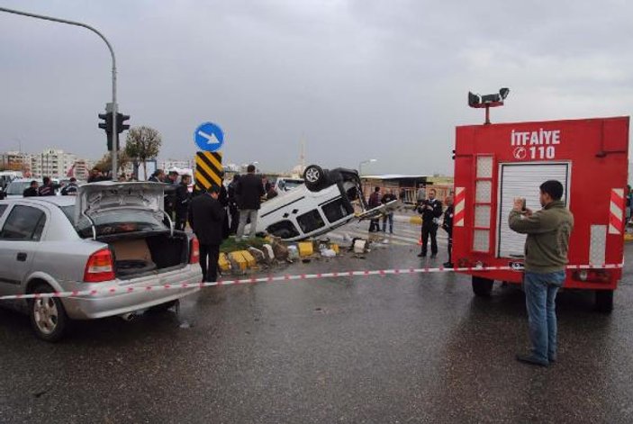 Ş.Urfa'da otomobille hafif ticari araç çarpıştı