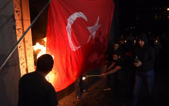 Ermenistan'da Türk bayrağı yaktılar