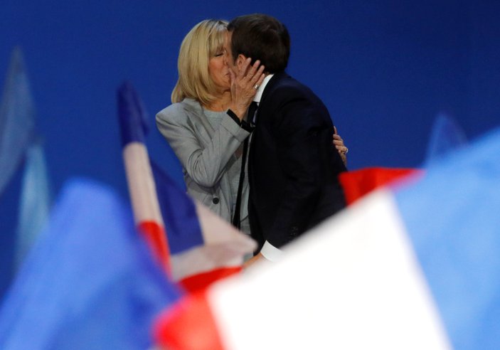 Macron 24 yaş büyük eşiyle 15 yaşında tanıştı