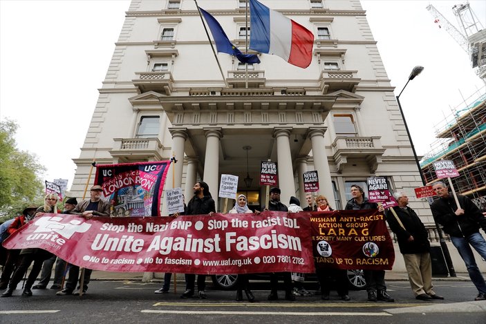 Londra'da Le Pen protestosu