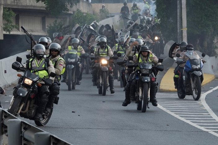 Venezuela'da protestolar devam ediyor